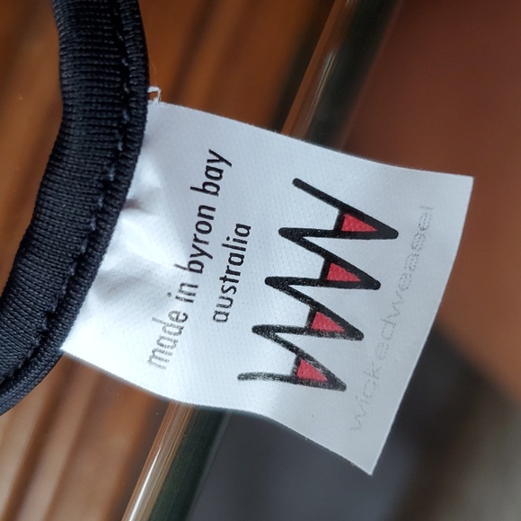 NWT Geisha knicker Black/Gold with string back. Size Medium - Picture 4 of 4